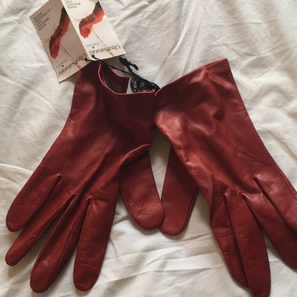 Red gloves